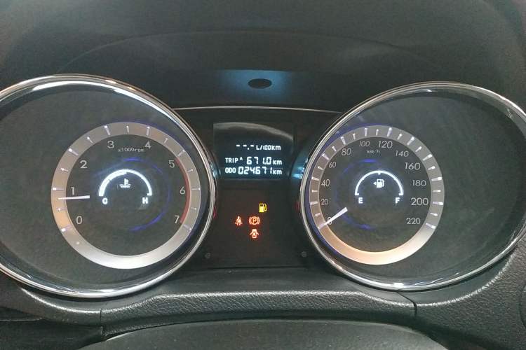 Used Foday Landfort 2015 2.4L Gasoline Two-Wheel Drive Standard Edition 7-Seater Instrument Cluster