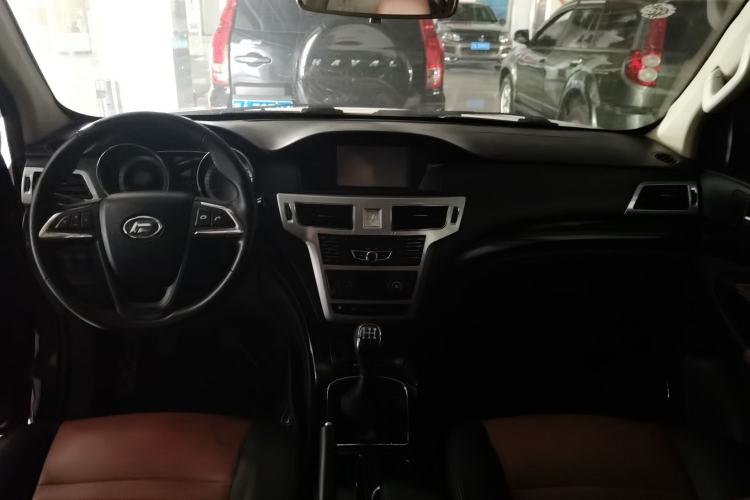 Used Foday Landfort 2015 1.9T Diesel Two-Wheel Drive Standard Edition 7 Seats Interior 3
