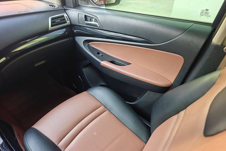 Used Foday Landfort 2015 1.9T Diesel 4x4 Luxury Edition 7-Seater Interior 4