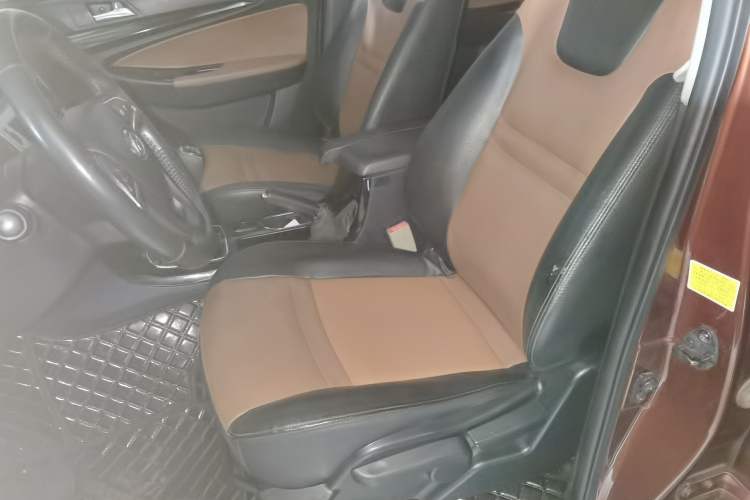 Used Foday Landfort 2015 1.9T Diesel Two-Wheel Drive Standard Edition 7 Seats Left Front Seat