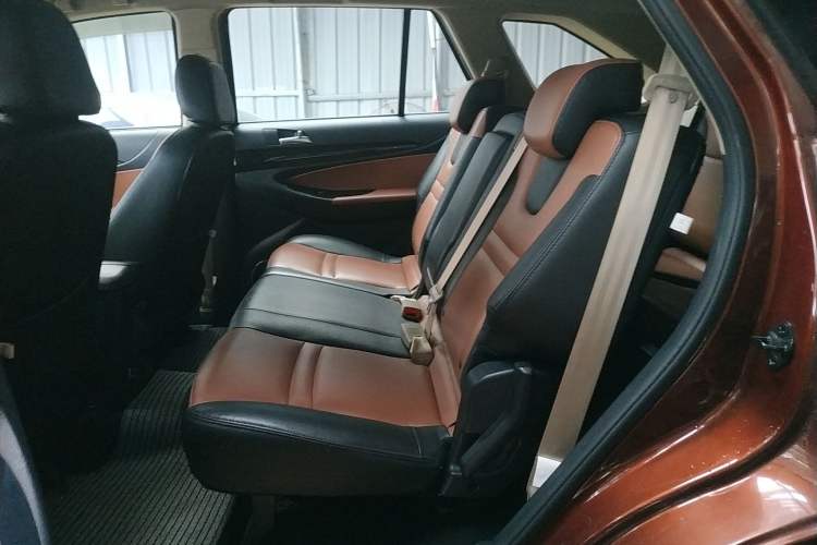 Used Foday Landfort 2015 2.4L Gasoline Two-Wheel Drive Standard Edition 7-Seater Left Rear Seat