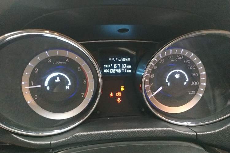 Used Foday Landfort 2015 2.4L Gasoline Two-Wheel Drive Standard Edition 7-Seater Odometer Close Up