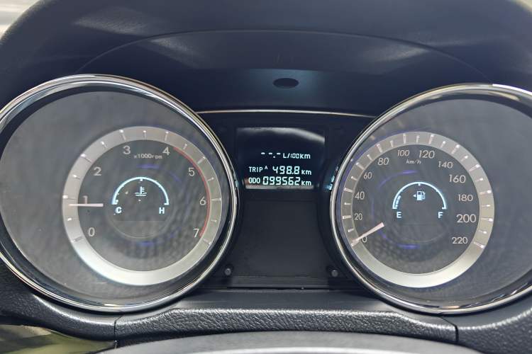 Used Foday Landfort 2015 1.9T Diesel 4x4 Luxury Edition 7-Seater Odometer Close Up
