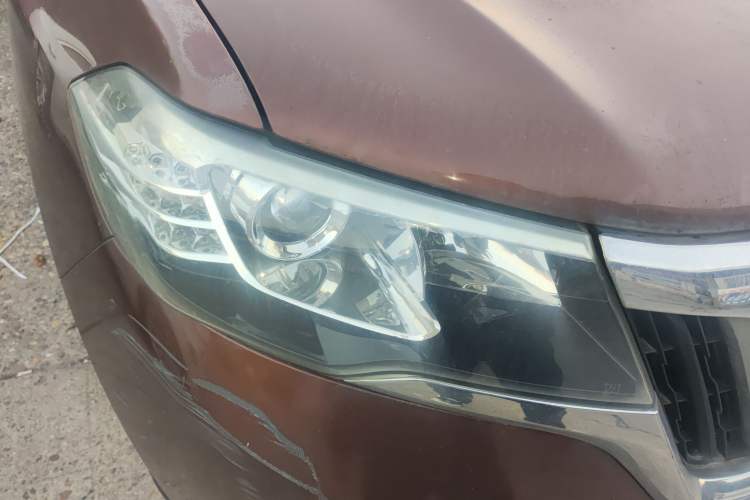 Used Foday Landfort 2015 1.9T Diesel Two-Wheel Drive Standard Edition 7 Seats Right Front Headlight