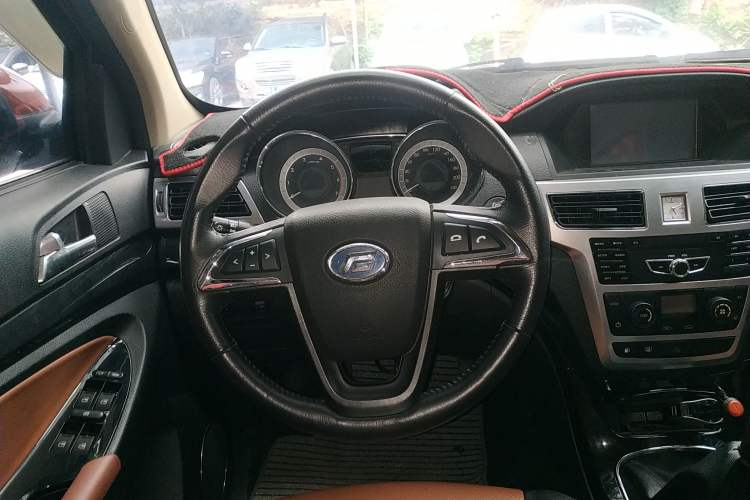 Used Foday Landfort 2015 2.4L Gasoline Two-Wheel Drive Standard Edition 7-Seater Steering Wheel