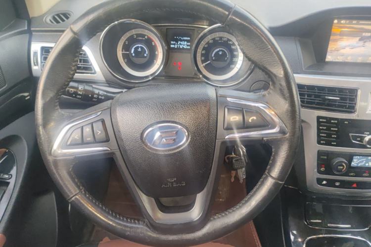 Used Foday Landfort 2015 1.9T Diesel Two-Wheel Drive Standard Edition 7 Seats Steering Wheel