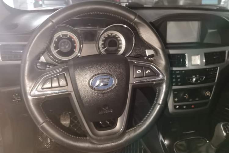 Used Foday Landfort 2015 1.9T Diesel Two-Wheel Drive Standard Edition 7 Seats Steering Wheel
