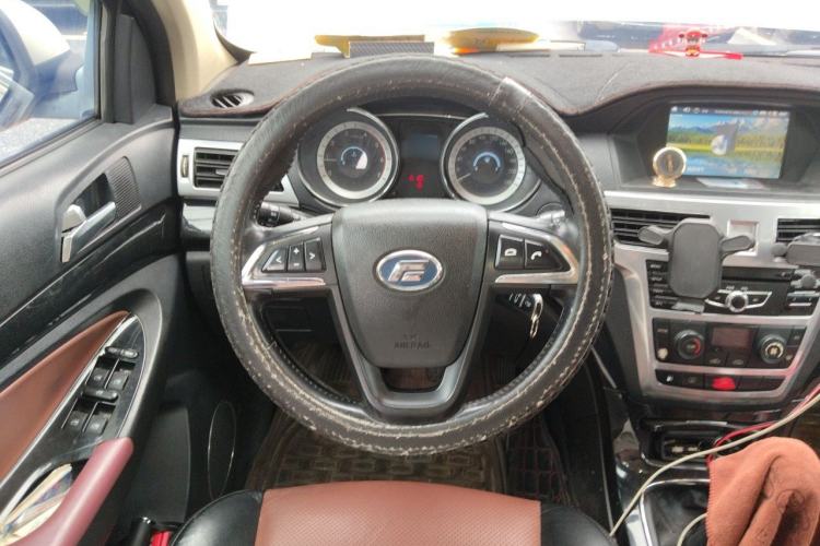 Used Foday Landfort 2015 1.9T Diesel Two-Wheel Drive Luxury Edition 7 Seats Steering Wheel