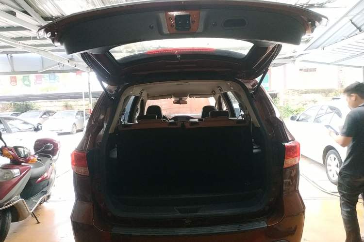 Used Foday Landfort 2015 2.4L Gasoline Two-Wheel Drive Standard Edition 7-Seater Trunk