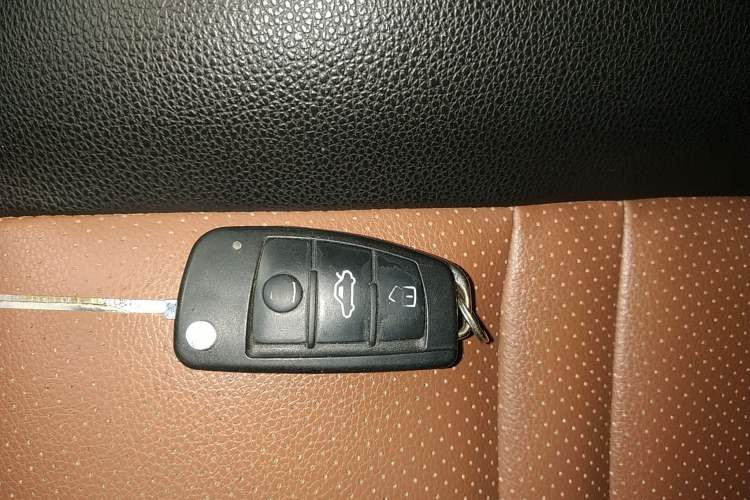 Used Foday Landfort 2015 2.4L Gasoline Two-Wheel Drive Standard Edition 7-Seater Vehicle Key
