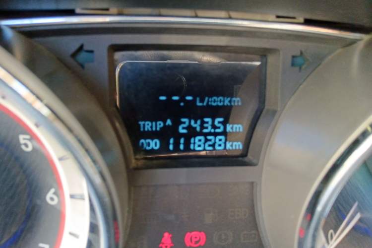 Used Foday Landfort 2015 1.9T Diesel Two-Wheel Drive Luxury Edition 7 Seats Odometer Close Up