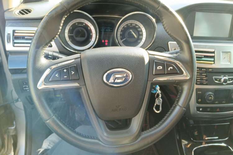 Used Foday Landfort 2015 1.9T Diesel Two-Wheel Drive Luxury Edition 7 Seats Steering Wheel