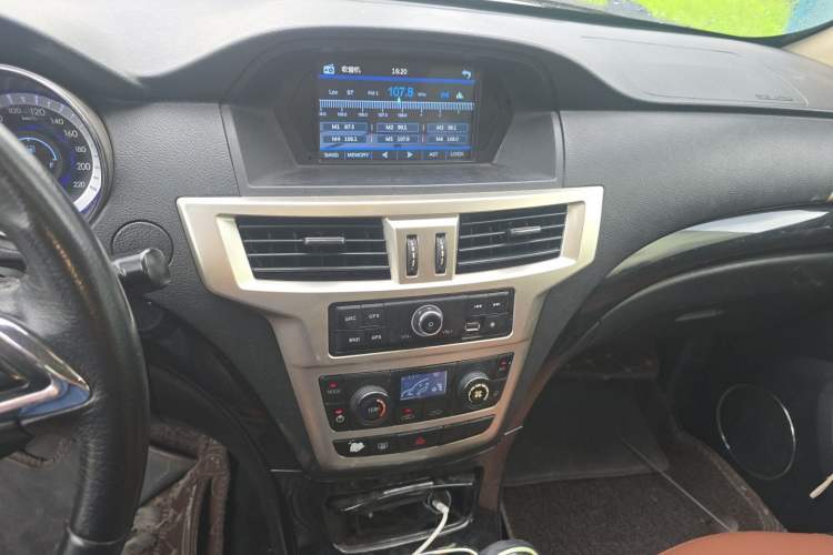 Used Foday Landfort 2015 2.4L Gasoline Two-Wheel Drive Standard Edition 7-Seater Audio And AC Panel