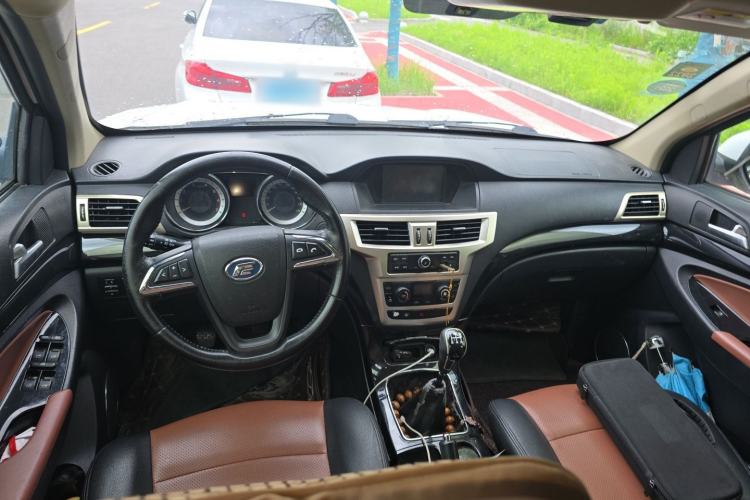 Used Foday Landfort 2015 2.4L Gasoline Two-Wheel Drive Standard Edition 7-Seater Center Console