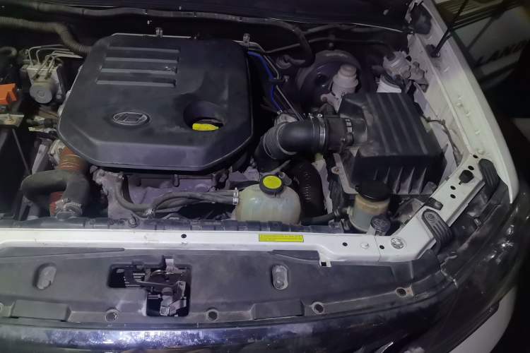 Used Foday Landfort 2015 1.9T Diesel Two-Wheel Drive Standard Edition 7 Seats Engine Bay Left