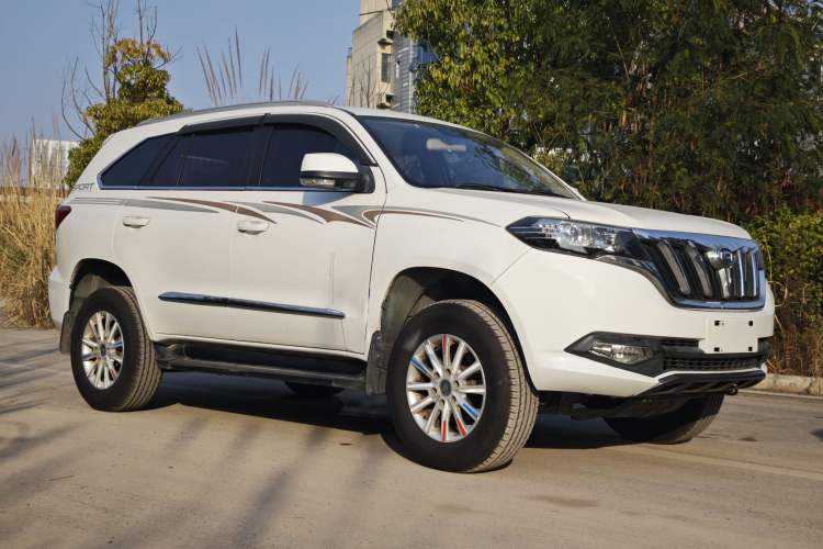 Used Foday Landfort 2015 1.9T Diesel Two-Wheel Drive Standard Edition 7 Seats Exterior 2