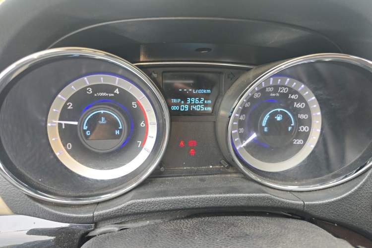 Used Foday Landfort 2015 2.4L Gasoline Two-Wheel Drive Standard Edition 7-Seater Odometer Close Up