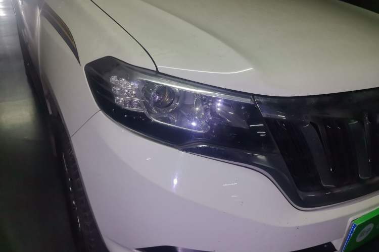 Used Foday Landfort 2015 1.9T Diesel Two-Wheel Drive Standard Edition 7 Seats Right Front Headlight
