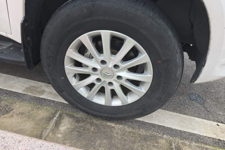 Used Foday Landfort 2015 2.4L Gasoline Two-Wheel Drive Standard Edition 7-Seater Right Front Wheel Hub