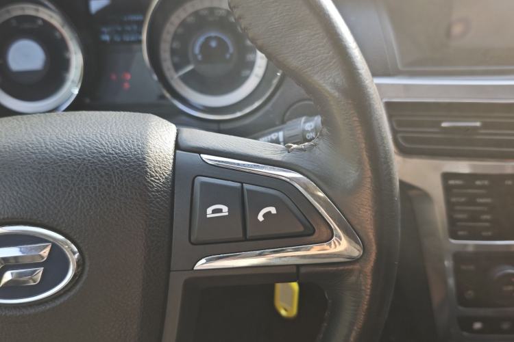 Used Foday Landfort 2015 1.9T Diesel Two-Wheel Drive Standard Edition 7 Seats Steering Wheel