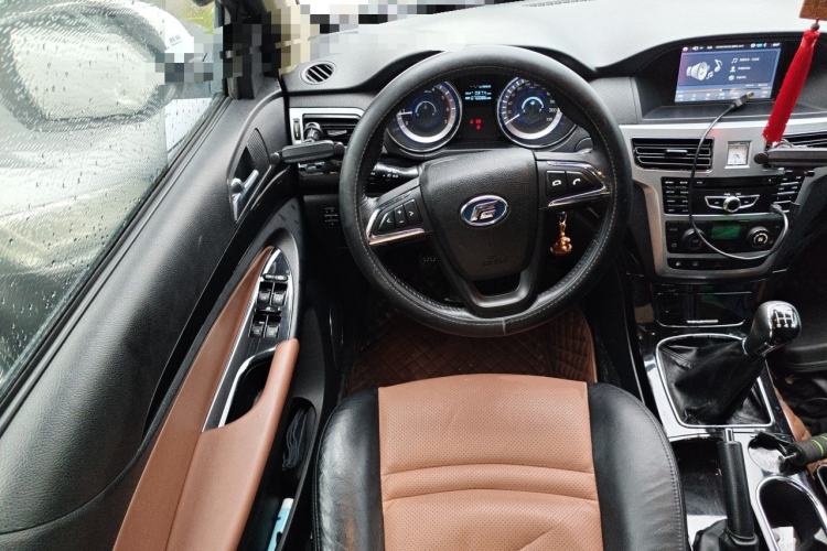 Used Foday Landfort 2015 2.4L Gasoline Two-Wheel Drive Luxury Edition 7 Seats Steering Wheel