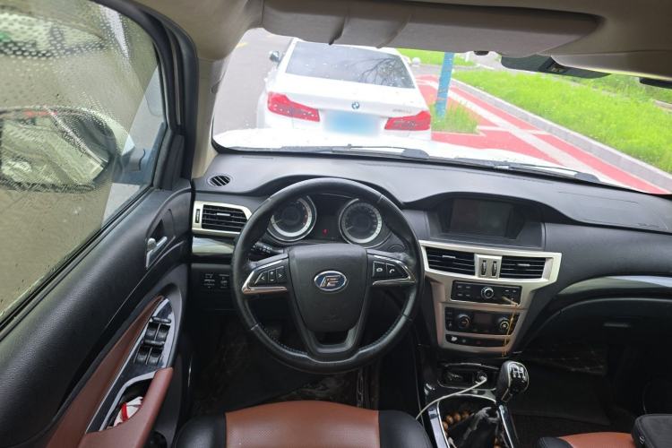 Used Foday Landfort 2015 2.4L Gasoline Two-Wheel Drive Standard Edition 7-Seater Steering Wheel