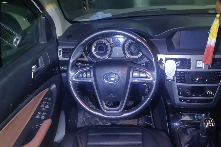 Used Foday Landfort 2015 1.9T Diesel Two-Wheel Drive Standard Edition 7 Seats Steering Wheel