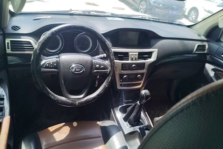 Used Foday Landfort 2016 2.4L Gasoline Two-Wheel Drive Elite Edition 5 Seats Center Console