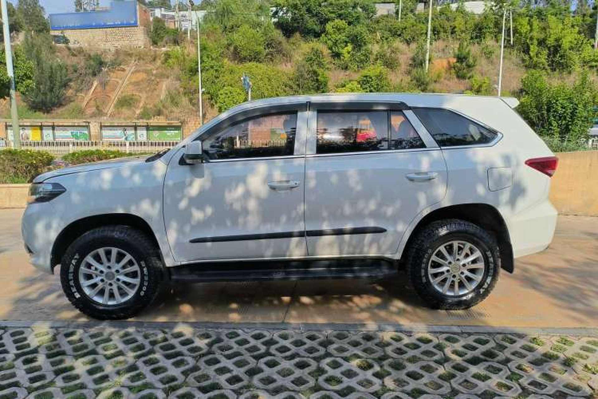 Used Foday Landfort 2016 2.4L Gasoline Two-Wheel Drive Elite Edition 5 Seats Exterior 3