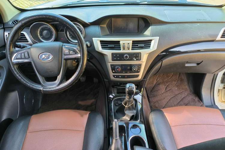 Used Foday Landfort 2016 2.4L Gasoline Two-Wheel Drive Elite Edition 5 Seats Interior 1