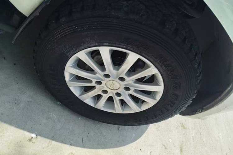 Used Foday Landfort 2016 2.4L Gasoline Two-Wheel Drive Elite Edition 5 Seats Right Front Wheel Hub