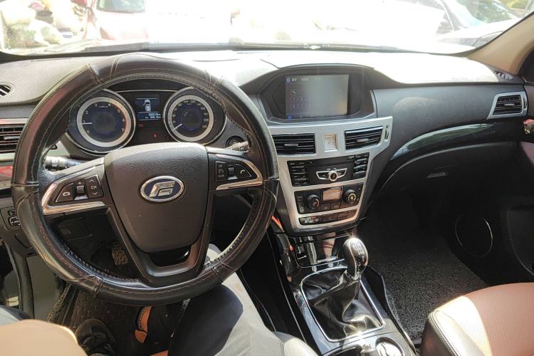 Used Foday Landfort 2017 1.9T Diesel Manual Two-Wheel Drive Flagship Edition 7 Seats Center Console