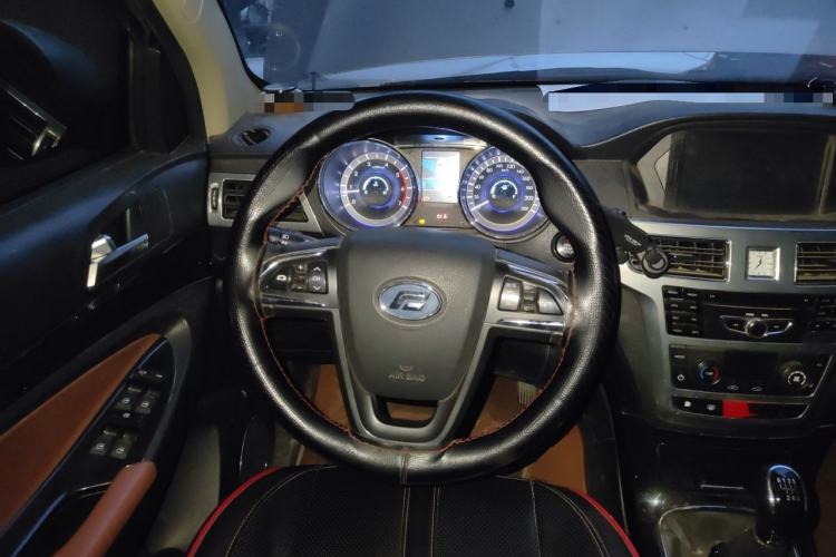 Used Foday Landfort 2017 2.0T Gasoline Manual Two-Wheel Drive Flagship Version 7 Seats Steering Wheel