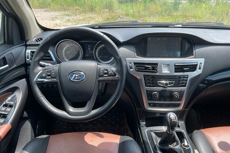 Used Foday Landfort 2017 2.0T Gasoline Manual Two-Wheel Drive Flagship Version 7 Seats Interior 1