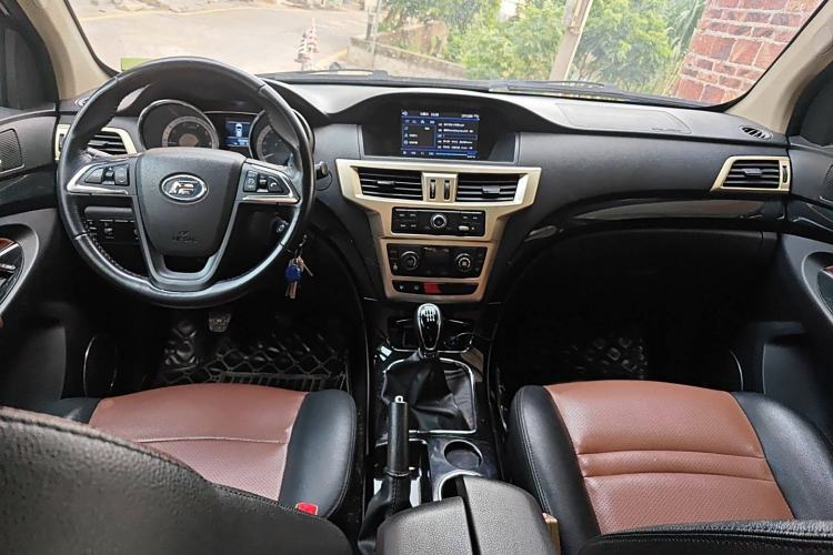 Used Foday Landfort 2017 1.9T Diesel Manual Two-Wheel Drive Luxury Edition 7 Seats Interior 2