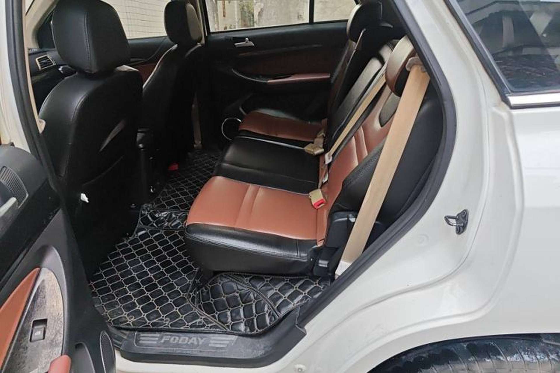 Used Foday Landfort 2017 1.9T Diesel Manual Two-Wheel Drive Luxury Edition 7 Seats Interior 4