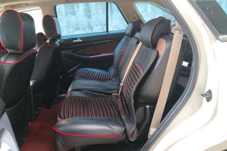 Used Foday Landfort 2017 1.9T Diesel Manual Two-Wheel Drive Flagship Edition 7 Seats Left Rear Seat