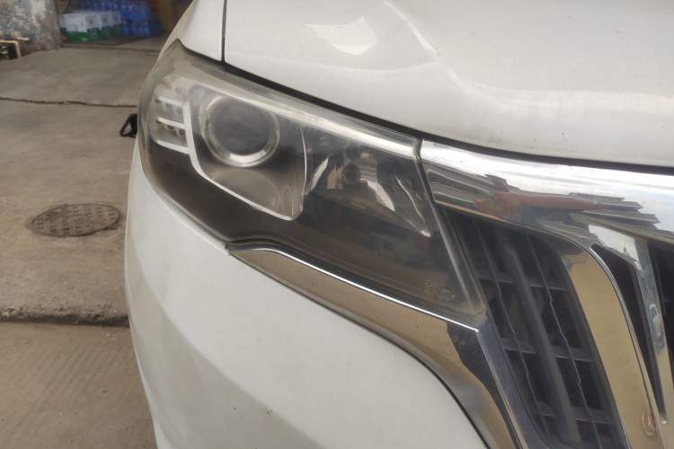 Used Foday Landfort 2017 1.9T Diesel Manual Two-Wheel Drive Flagship Edition 7 Seats Right Front Headlight