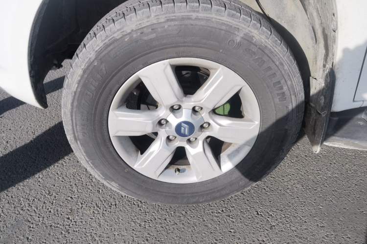 Used Foday Landfort 2017 1.9T Diesel Manual Two-Wheel Drive Flagship Edition 7 Seats Right Front Wheel Hub