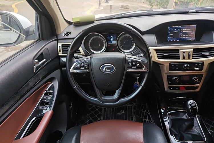 Used Foday Landfort 2017 1.9T Diesel Manual Two-Wheel Drive Luxury Edition 7 Seats Steering Wheel