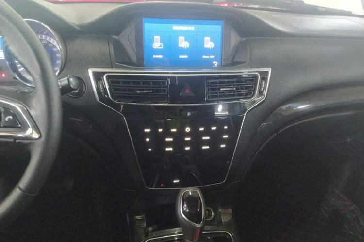 Used Foday Landfort 2018 1.9T Diesel Automatic 4x4 Flagship Model 7 Seats Audio And AC Panel