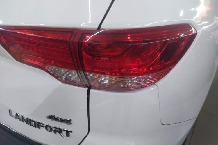 Used Foday Landfort 2018 1.9T Diesel Automatic 4x4 Flagship Model 7 Seats Right Rear Taillight