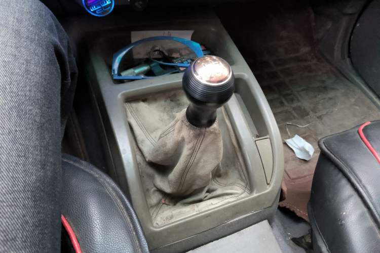 Used Foday Lion 2012 2.0T Two-Wheel-Drive Standard Version Gear Lever