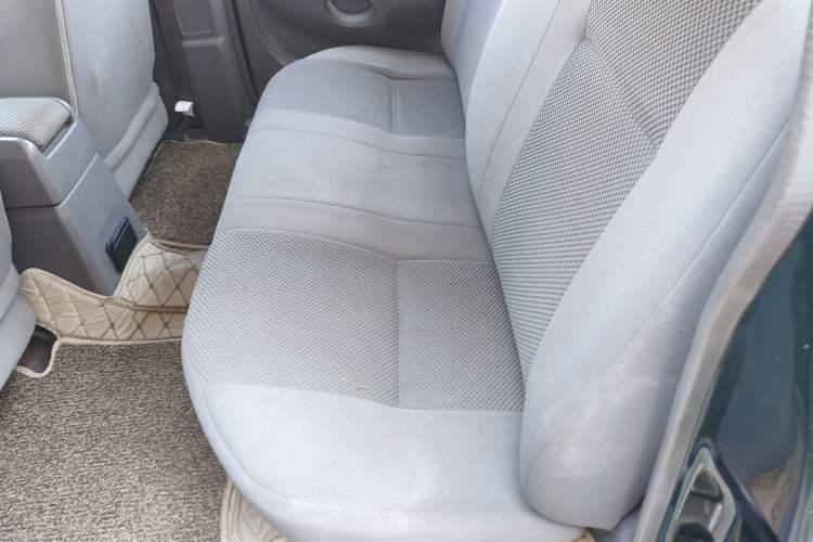 Used Foday Lion 2012 2.0T Two-Wheel-Drive Standard Version Left Rear Seat