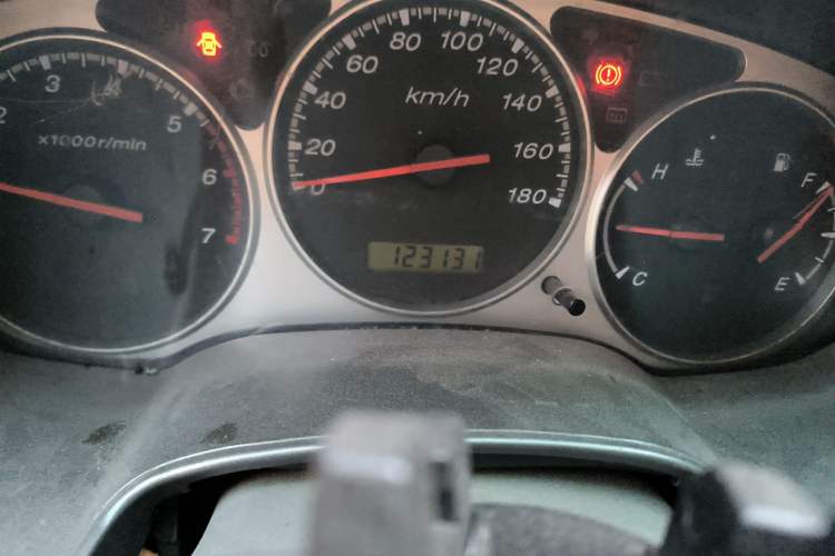 Used Foday Lion 2012 2.0T Two-Wheel-Drive Standard Version Odometer Close Up