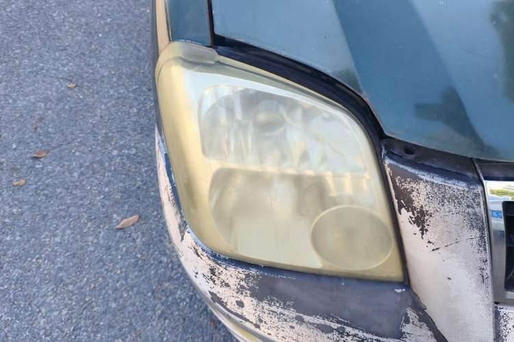 Used Foday Lion 2012 2.0T Two-Wheel-Drive Standard Version Right Front Headlight