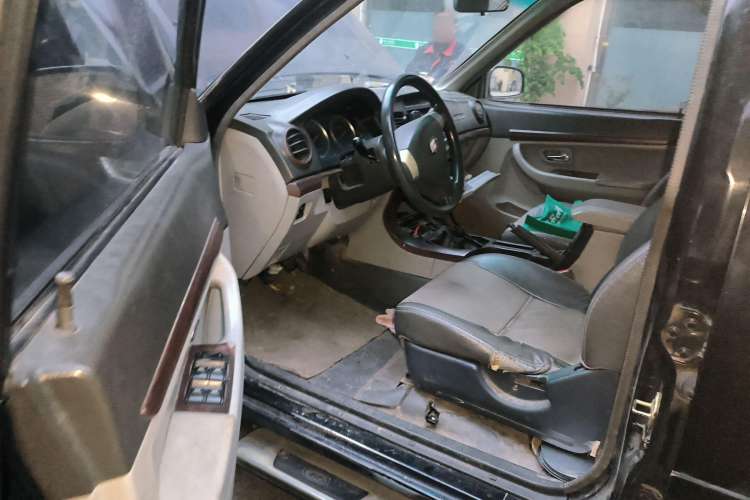 Used Foday Lion F16 2013 2.4L Gasoline Two-Wheel Drive Luxury Extended Version 4G64S4N Driver Seat