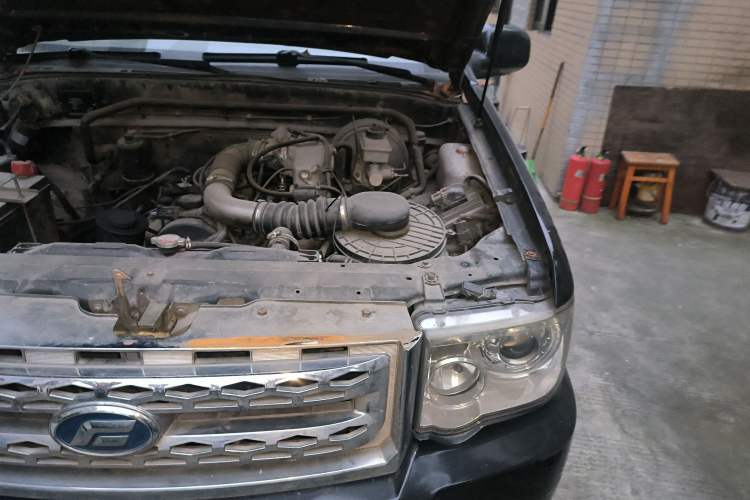 Used Foday Lion F16 2013 2.4L Gasoline Two-Wheel Drive Luxury Extended Version 4G64S4N Engine Bay Left