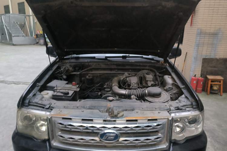 Used Foday Lion F16 2013 2.4L Gasoline Two-Wheel Drive Luxury Extended Version 4G64S4N Engine Bay