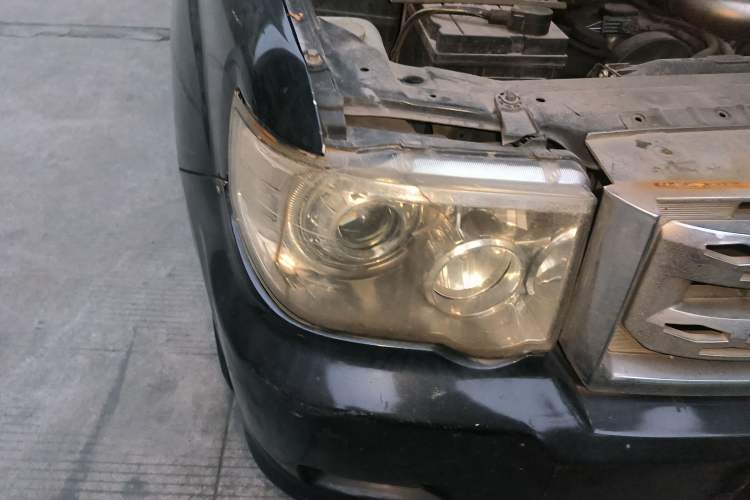 Used Foday Lion F16 2013 2.4L Gasoline Two-Wheel Drive Luxury Extended Version 4G64S4N Right Front Headlight